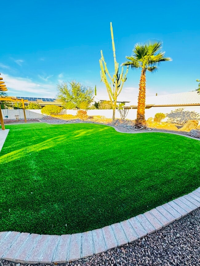 Building Photo - FOR RENT