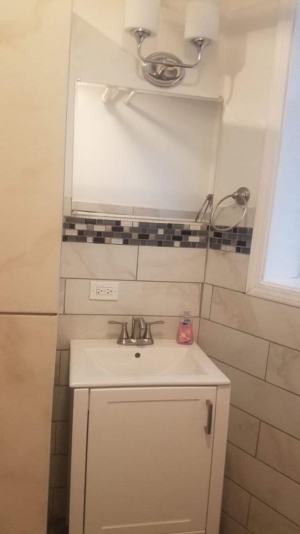 Building Photo - 4207 N Sawyer Ave