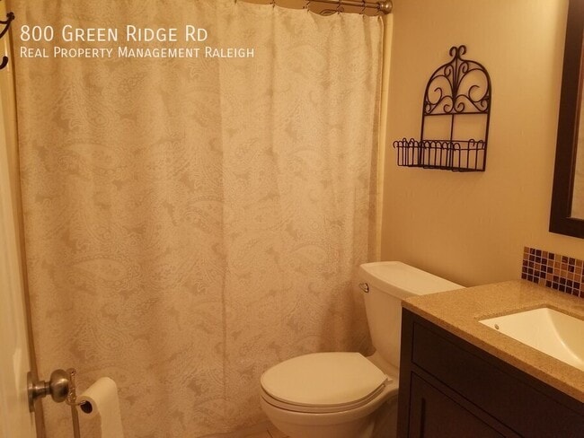 Building Photo - 800 Green Ridge Dr