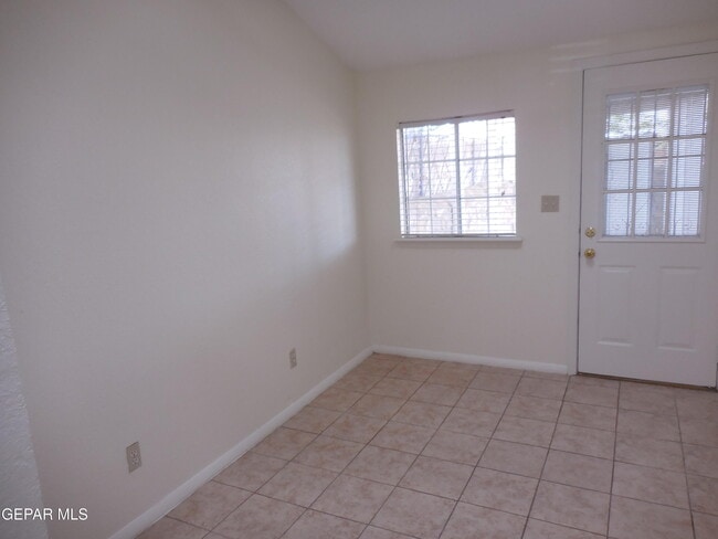 Building Photo - 11392 Lake Erie Dr