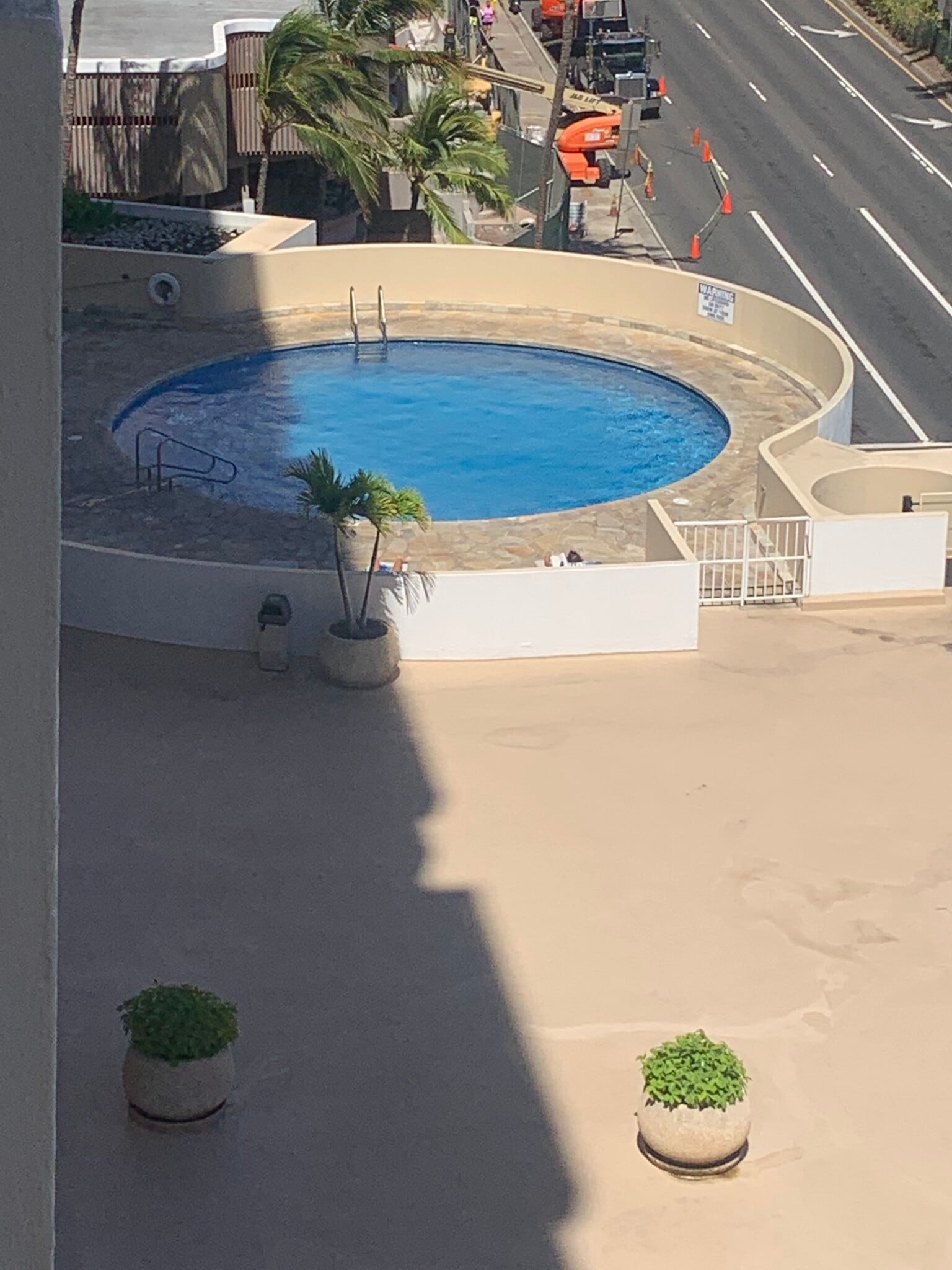 Pool on 4th floor roof - 1860 Ala Moana Blvd