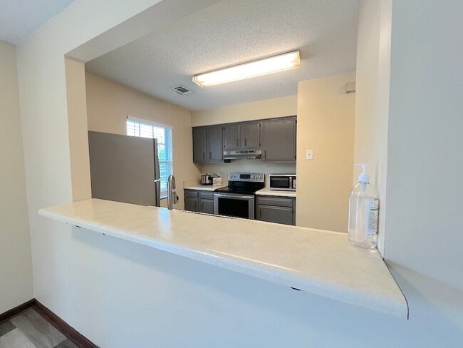 Building Photo - 23 Kandlewood Dr