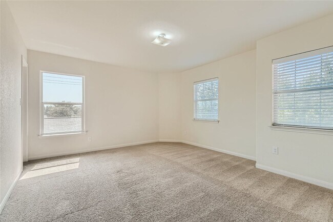 Building Photo - HUGE 5 BEDROOM HOME FOR RENT IN LUCKEY RANCH! WITHIN 10 MILES FROM LACKLAND AFB.