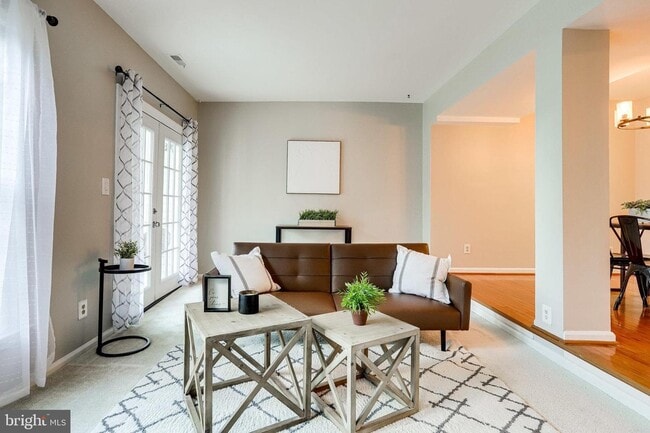 Building Photo - 2911 S Woodstock St