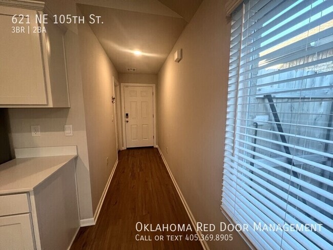 Building Photo - 621 NE 105th St