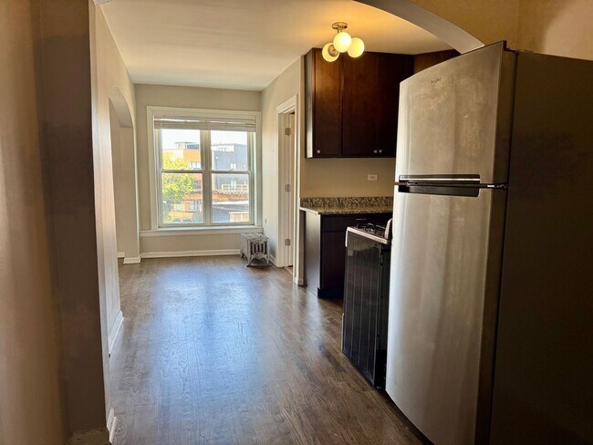 Building Photo - Bright & Spacious Logan Square Studio