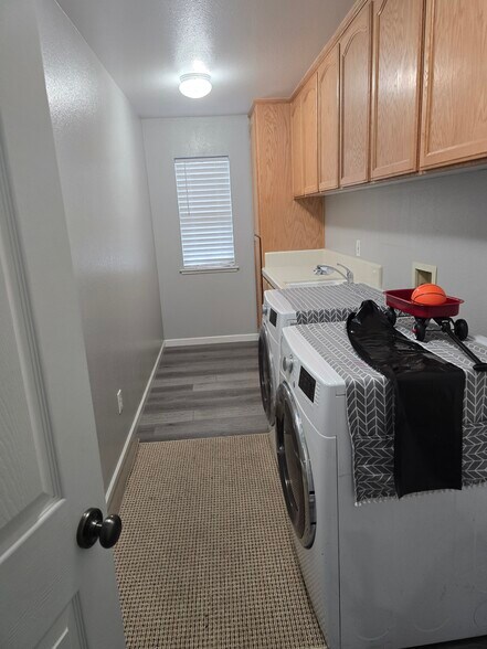 Building Photo - 1176 Junction Dr