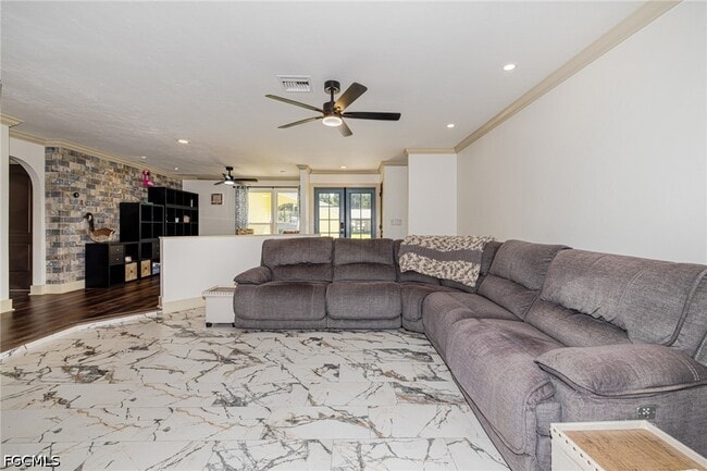 Building Photo - 2507 Lakeview Dr