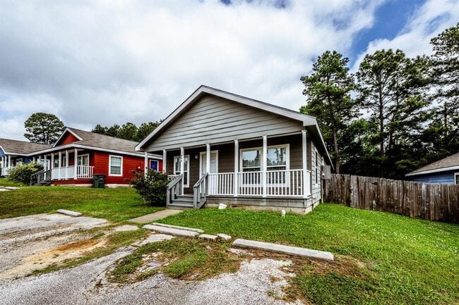 Building Photo - 110 Varsity Cir