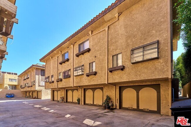Building Photo - 10929 Morrison St