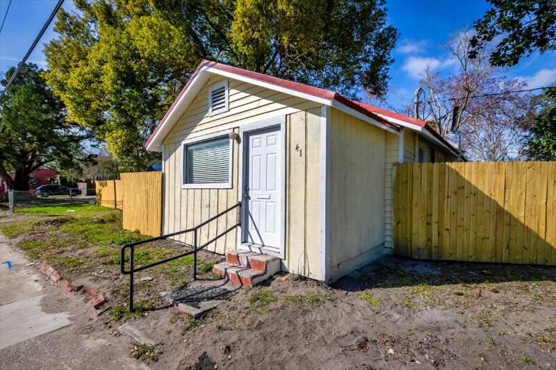 Building Photo - 541 New Berlin Rd
