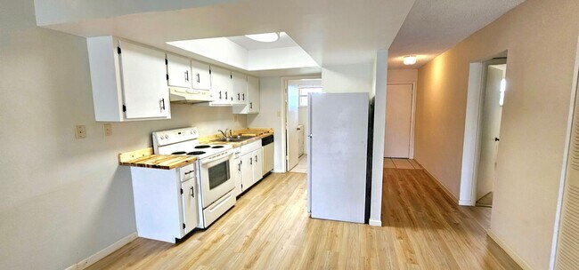 Building Photo - Best 55+ Complex in Merritt Island 3/2 open floor plan.