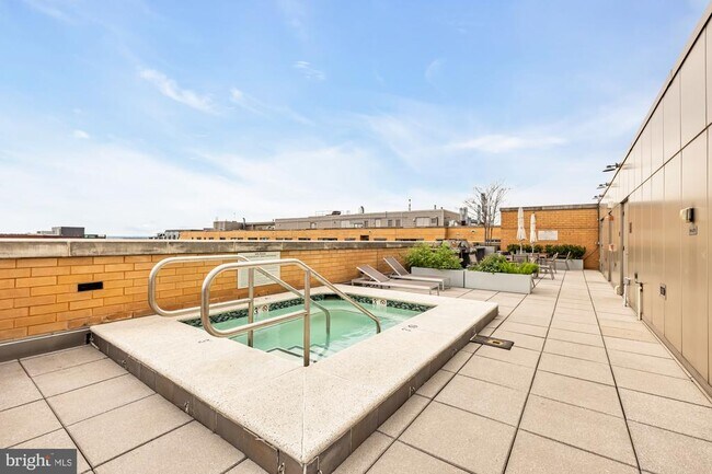 Building Photo - 475 K St NW