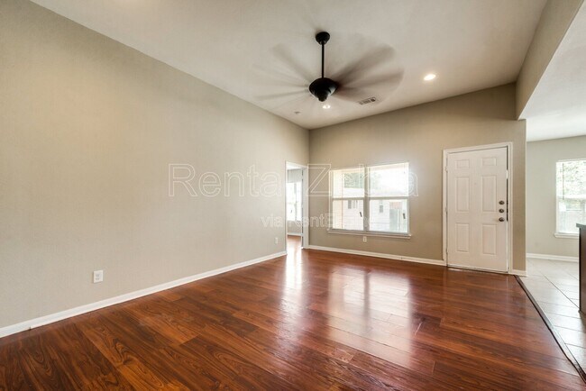 Building Photo - 517 Misty Mountain Dr