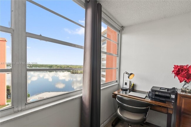 Building Photo - 1351 NE Miami Gardens Dr