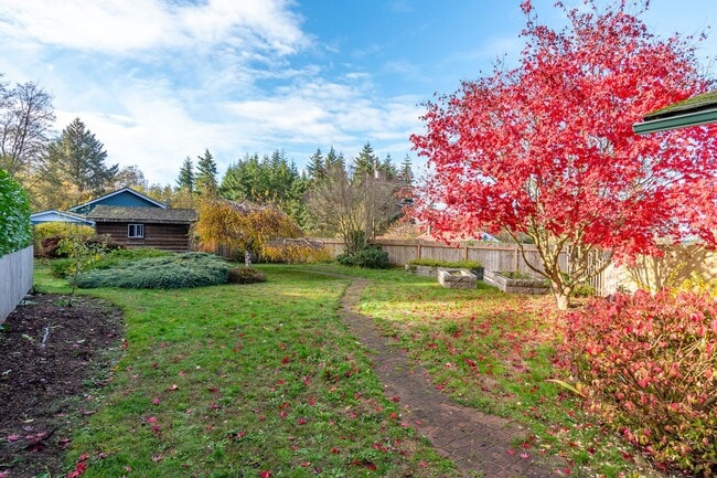 Building Photo - Charming 2-Bedroom Home with Bonus Room Ne...