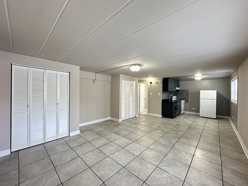 Building Photo - 9632 Ivanhoe Ave