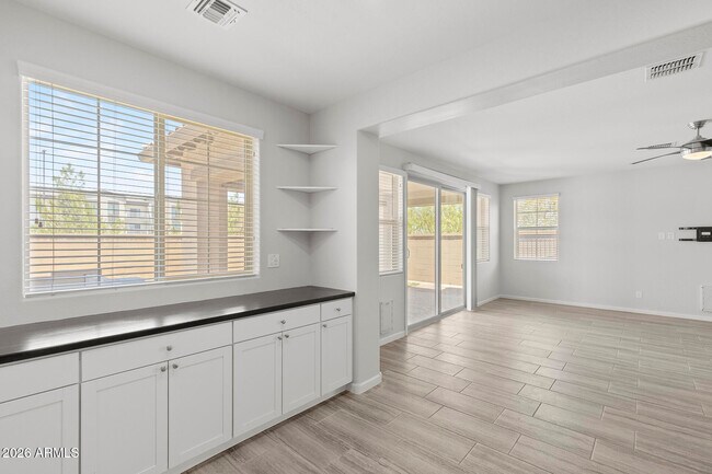 Building Photo - 130 N Bay Dr