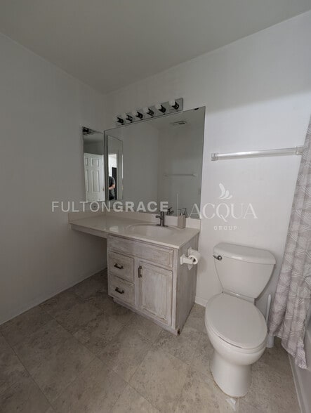 Building Photo - 2551 Oak Tree Ln