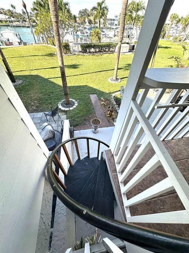 Building Photo - Tierra Verde WATERFRONT Annual Unfurn. 3BR 3BA 2 Car Tandem Garage Townhome & optional slip