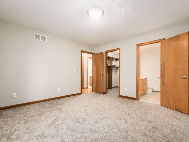 Building Photo - 532 Radcliff Dr