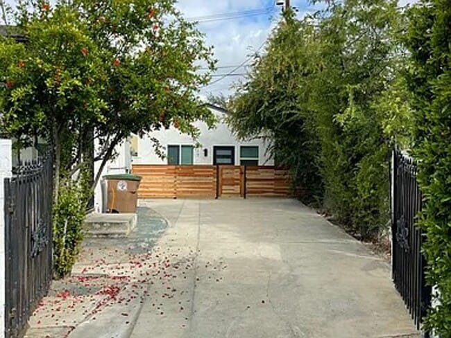 Building Photo - 417 St Augustine Ave