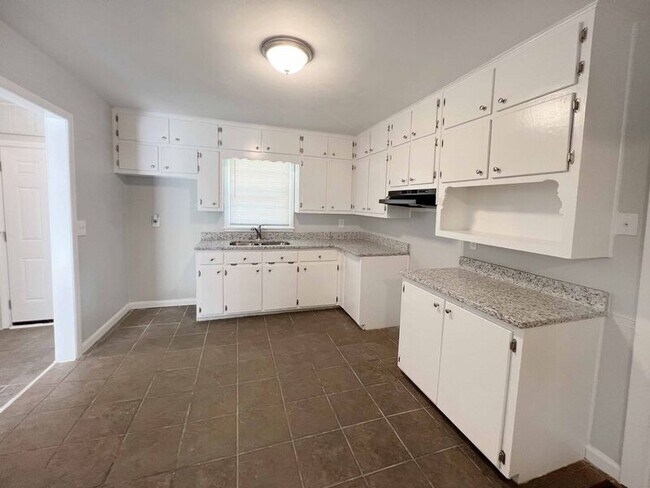 Building Photo - 1309 5th Pl NW