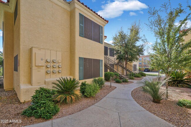 Building Photo - 9990 N Scottsdale Rd