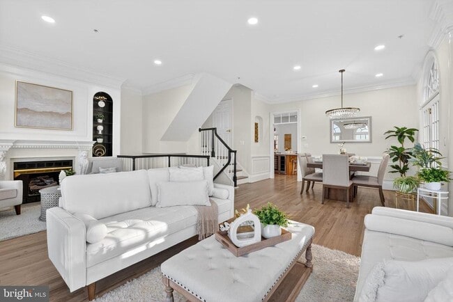 Building Photo - 700 Kahn Pl