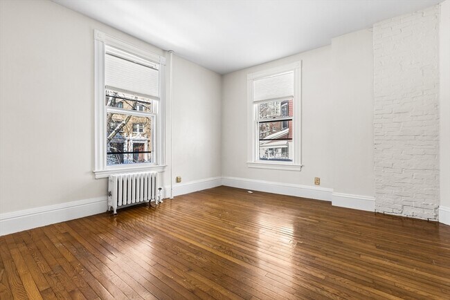 Building Photo - 5 Fairbanks St