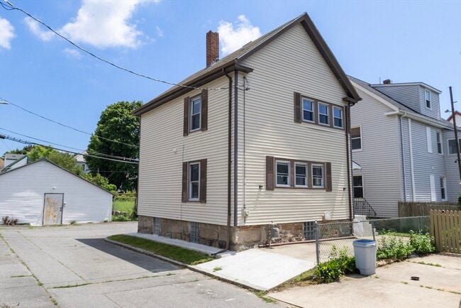 Building Photo - 6 Coffin Ave Ct