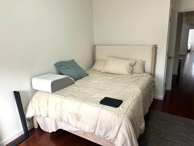 Building Photo - 395 2nd St