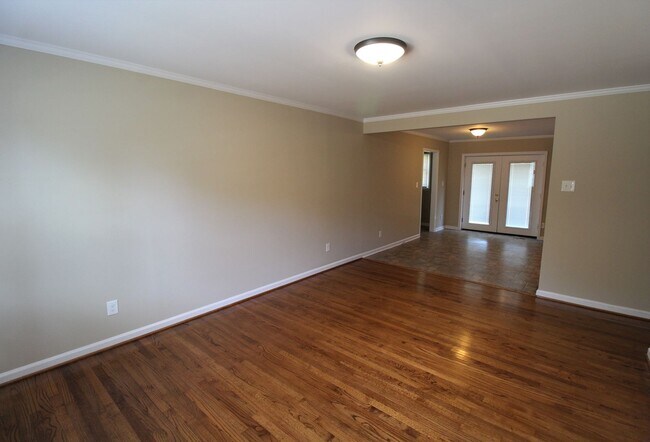 Building Photo - (Coming Soon) Cute 3 bedroom Brick Ranch in Unionville!