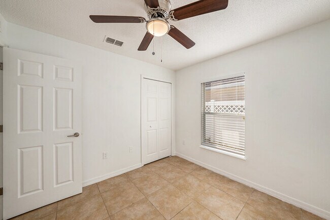 Building Photo - 1020 Brenton Leaf Dr