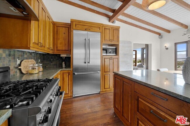 Building Photo - 3074 Lake Hollywood Dr
