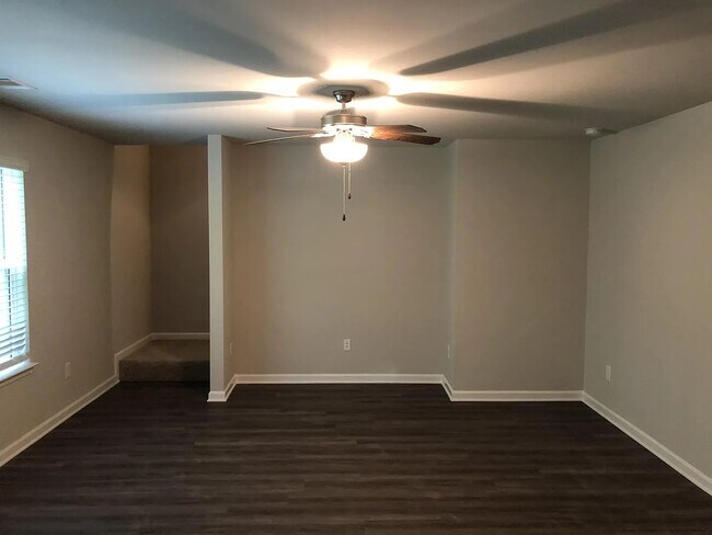 Building Photo - 1155 Oak Hollow Ln