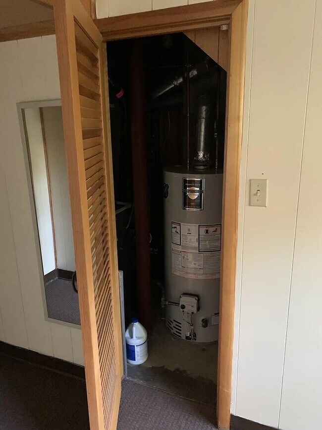 Building Photo - 3137 Belmont Ave