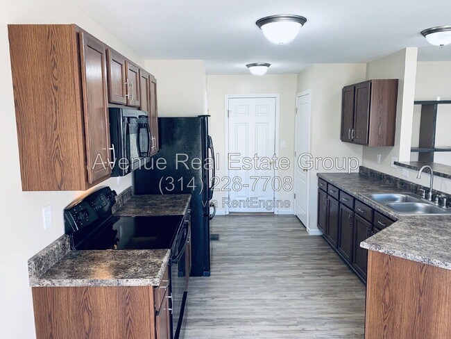 Building Photo - 554 Parkgate Dr