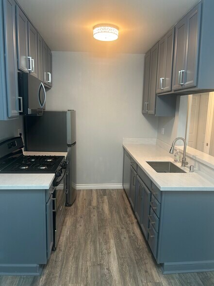 Building Photo - 3640 Cardiff Ave