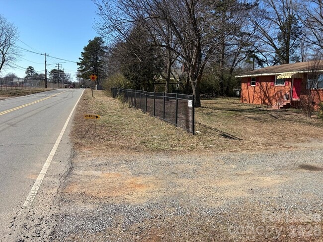 Building Photo - 1103 Auten Rd