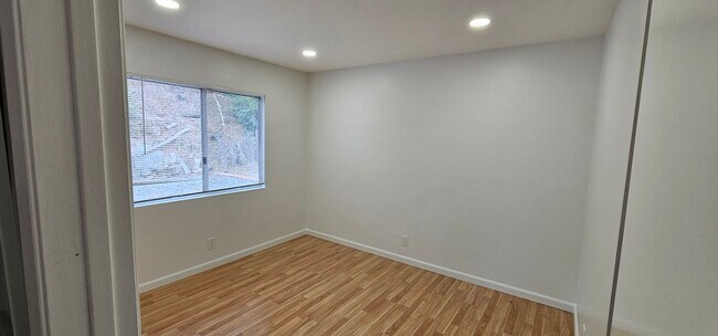 Building Photo - 3bed/2bth Single Level