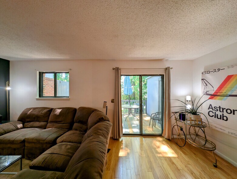 Living Room - 42 Briarglen Pl