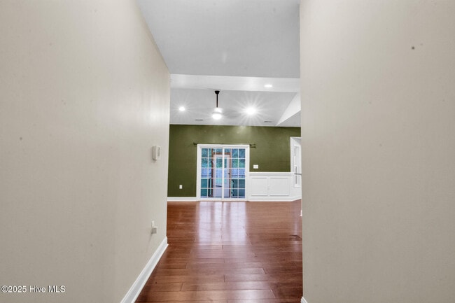 Building Photo - 102 Conley Hills Dr