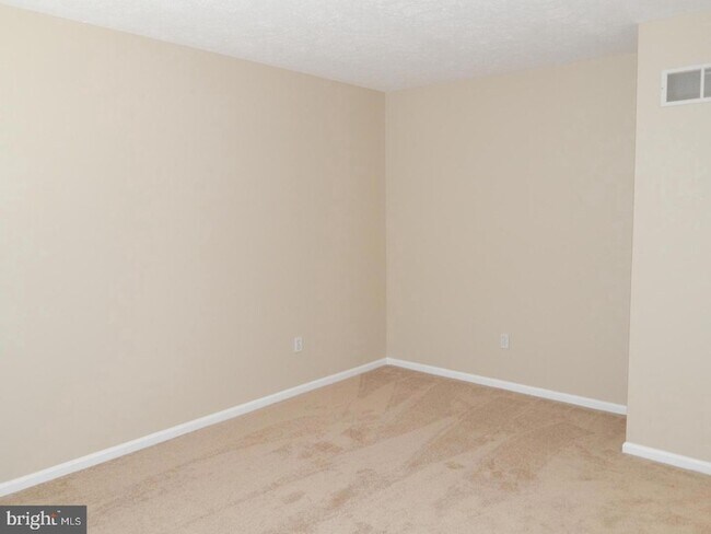 Building Photo - 862 N Waterford Ln
