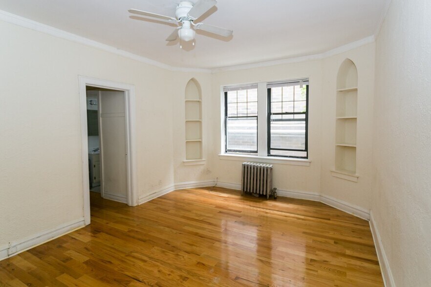 Building Photo - 4832 N Damen Ave