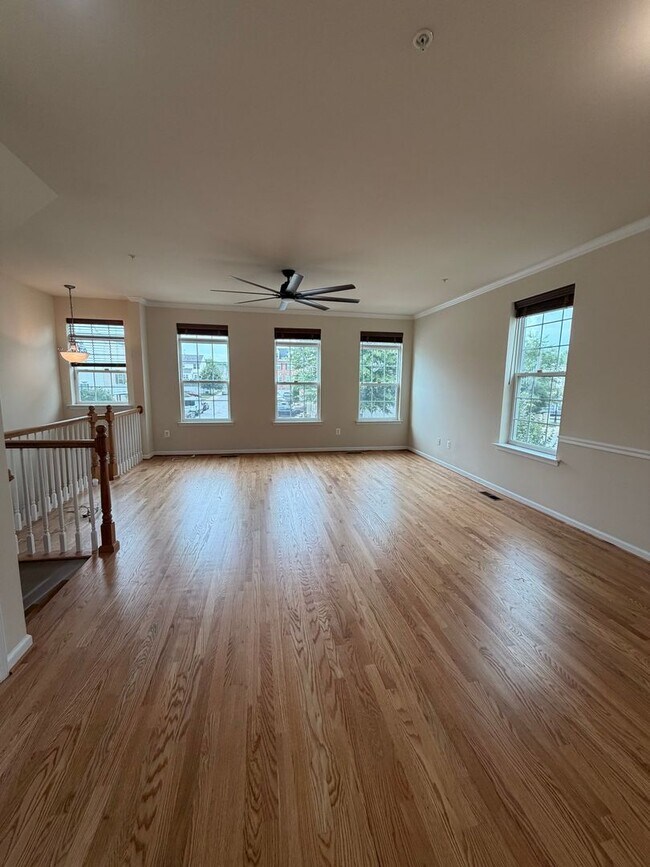 Building Photo - Mockingbird Cr Townhouse Available!!!