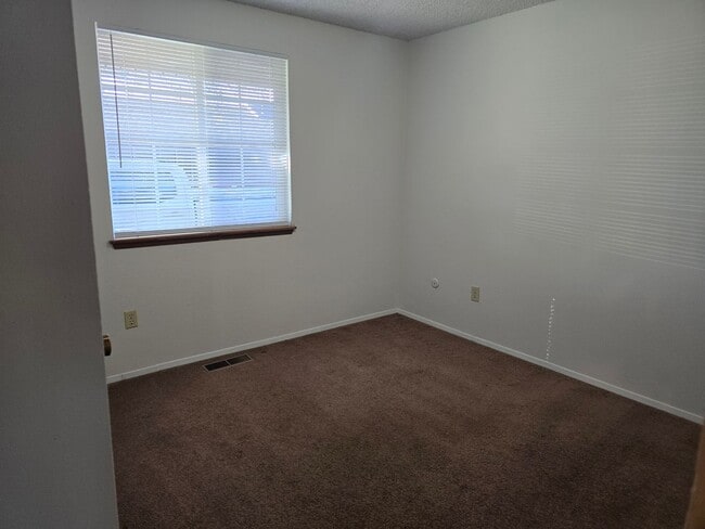 Building Photo - Eastland Duplex