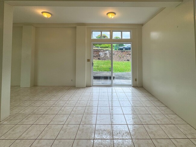 Building Photo - STUDIO/1BA/2PKG. High Ceilings, Shared Yar...