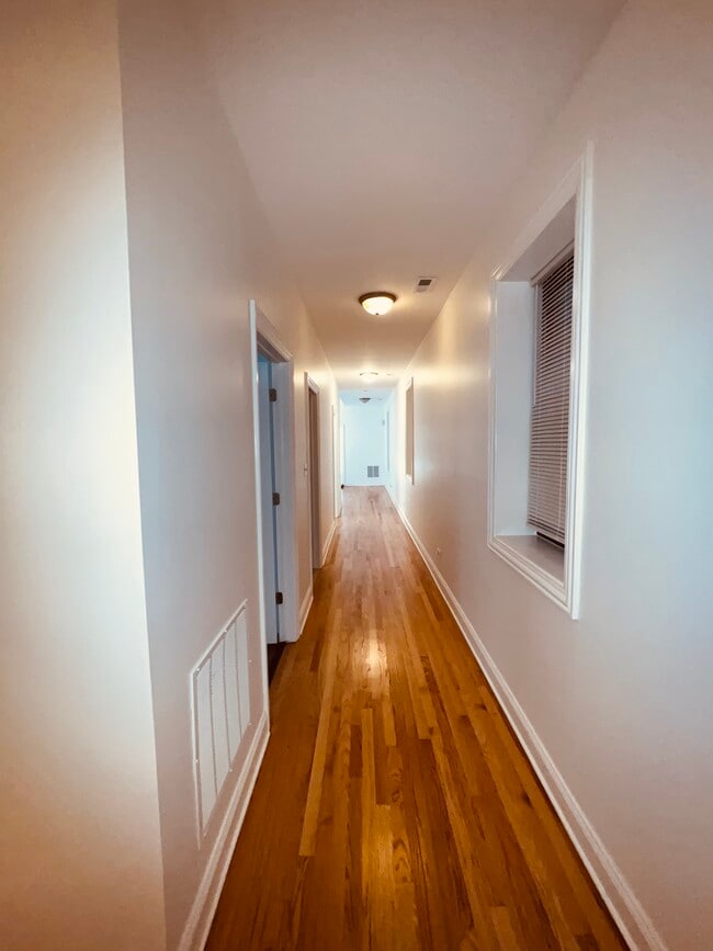 Hallway - 5172 S Michigan Ave