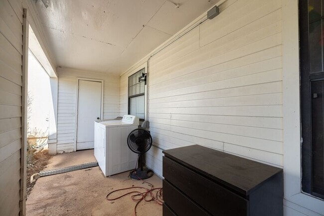 Building Photo - 290 Appleby Dr